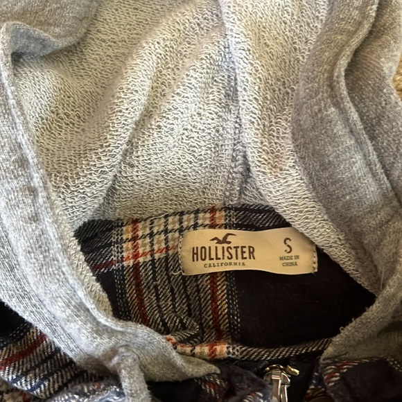 Hollister women size small zip up flannel with hood colors red and navy - Picture 6 of 9